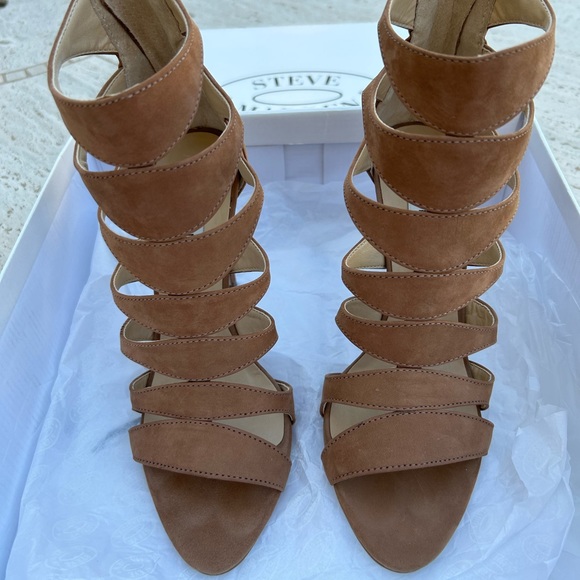 ✨NEW✨Steve Madden NUBUCK LEATHER Tan Cut-Out Heels - Picture 8 of 13